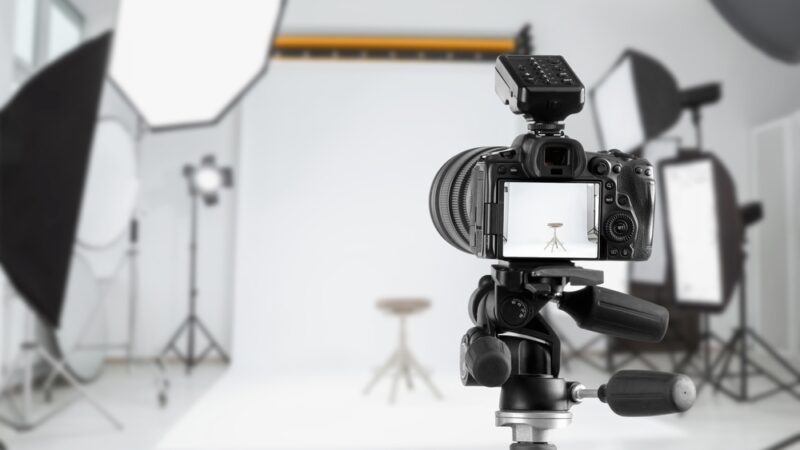 Professional,Camera,On,Tripod,In,Photo,Studio