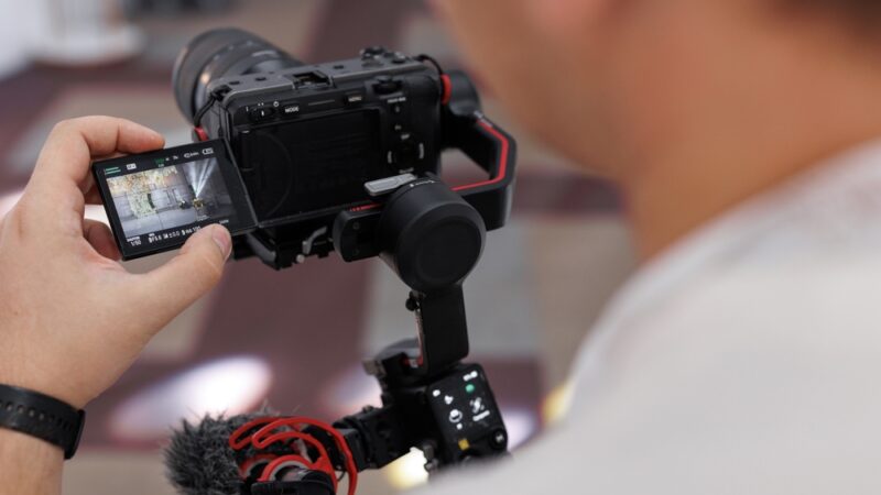 Professional,Videographer's,Camera,For,Wedding,Photography